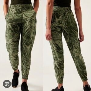Athleta Brooklyn Jogger in Sumi Marble Green Print Size 4